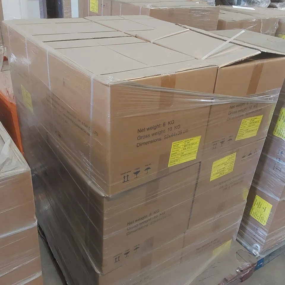 PALLET CONTAINING A VERY LARGE QUANTITY OF MEDICAL FACE MASKS