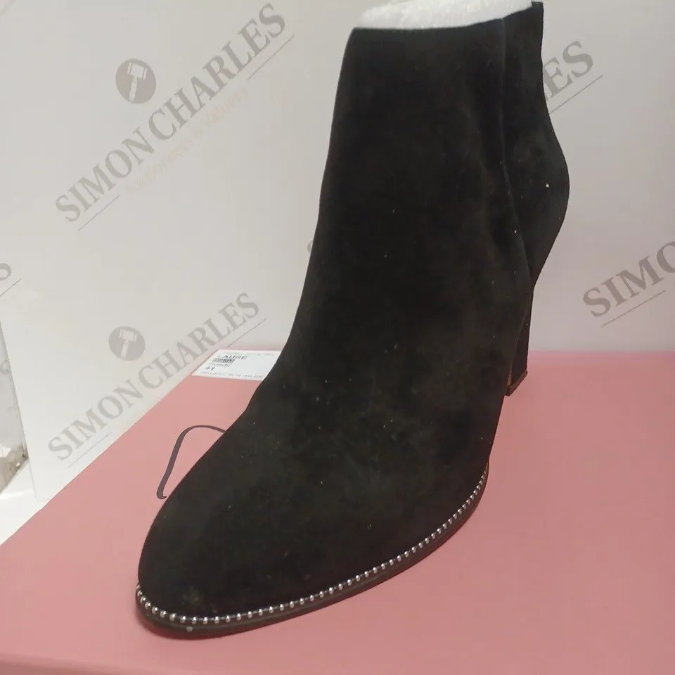 BOXED MODA IN PELLE LAUREN SUEDE ANKLE BOOTS, BLACK - SIZE 8