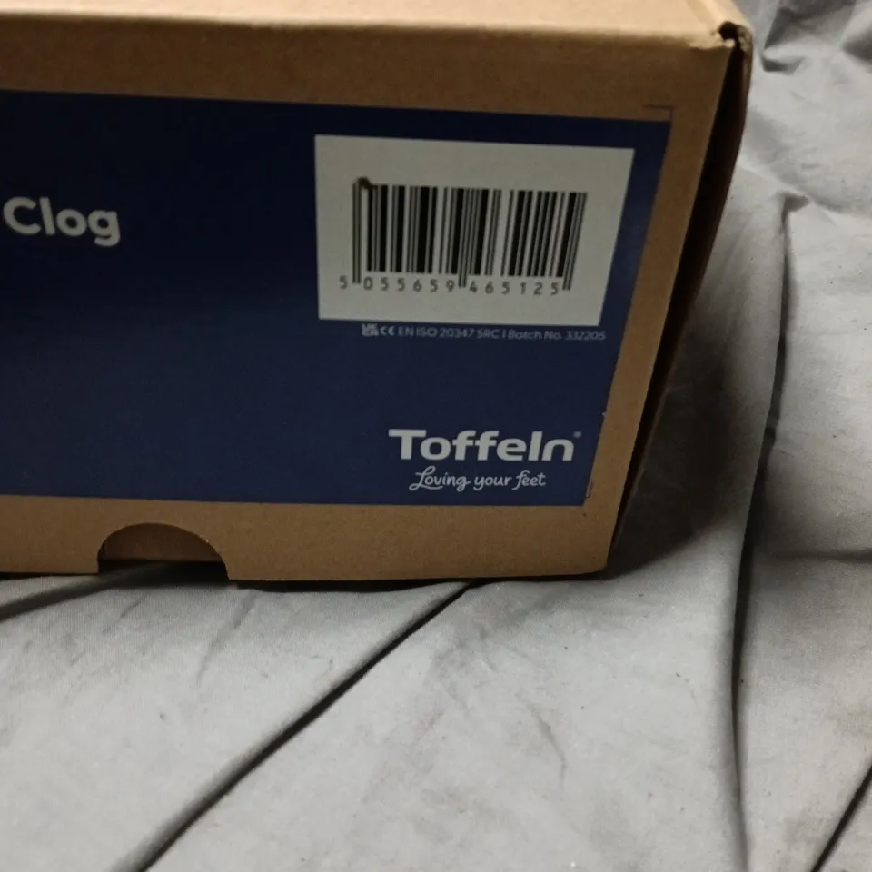 TOFFELN CLOG SLIP-ON SHOES – WHITE