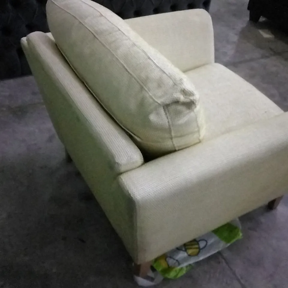 QUALITY CREAM/GREEN ARMCHAIR WITH WOODEN LEGS