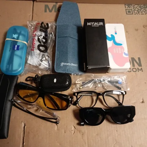 LOT OF APPROXIMATELY 18 ASSORTED PAIRS OF GLASSES AND CASES TO INCLUDE GLASSES DIRECT AND MYIAUR
