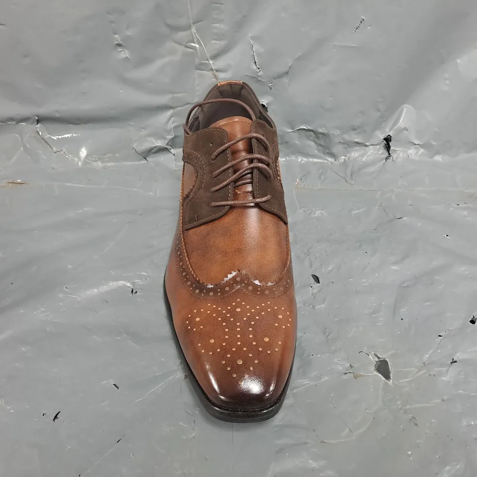 BOXED PAIR OF UNBRANDED LACE UP SHOES IN BROWN SIZE EU 45