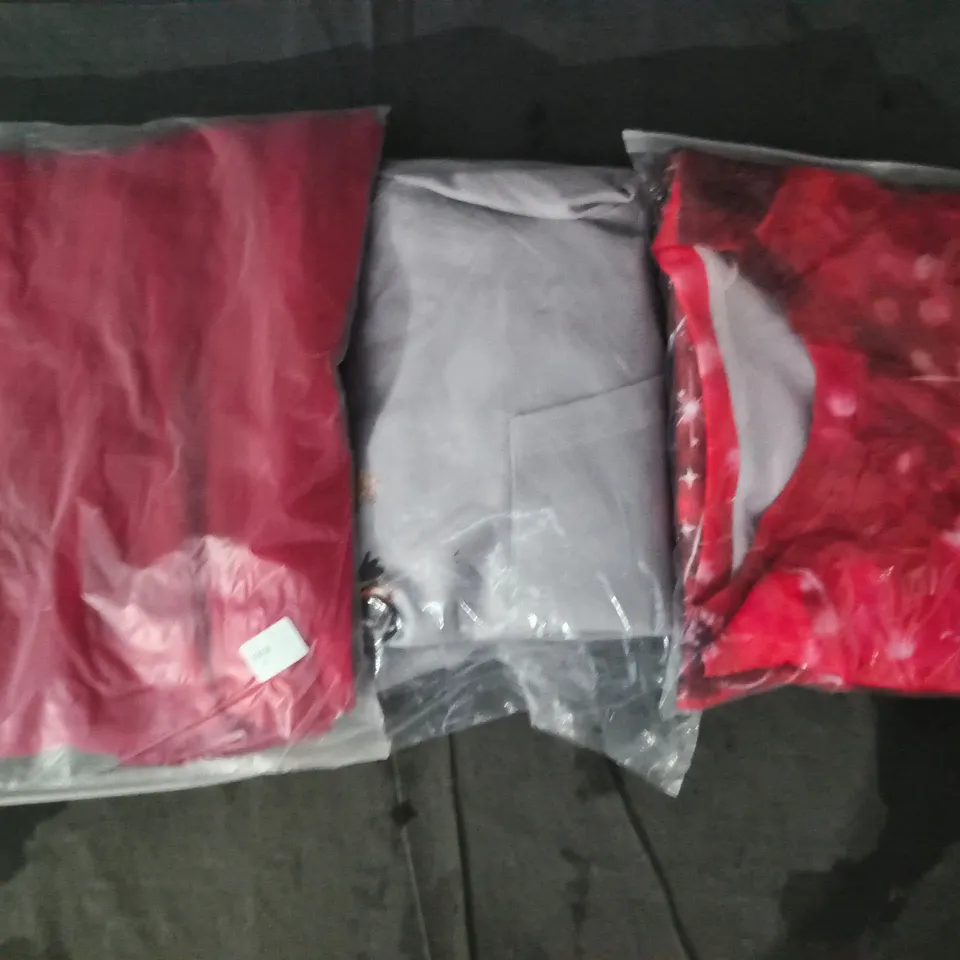 APPROXIMATELY 20 ASSORTED CLOTHING AND FASHION PRODUCTS IN VARIOUS STYLES AND SIZES - COLLECTION ONLY