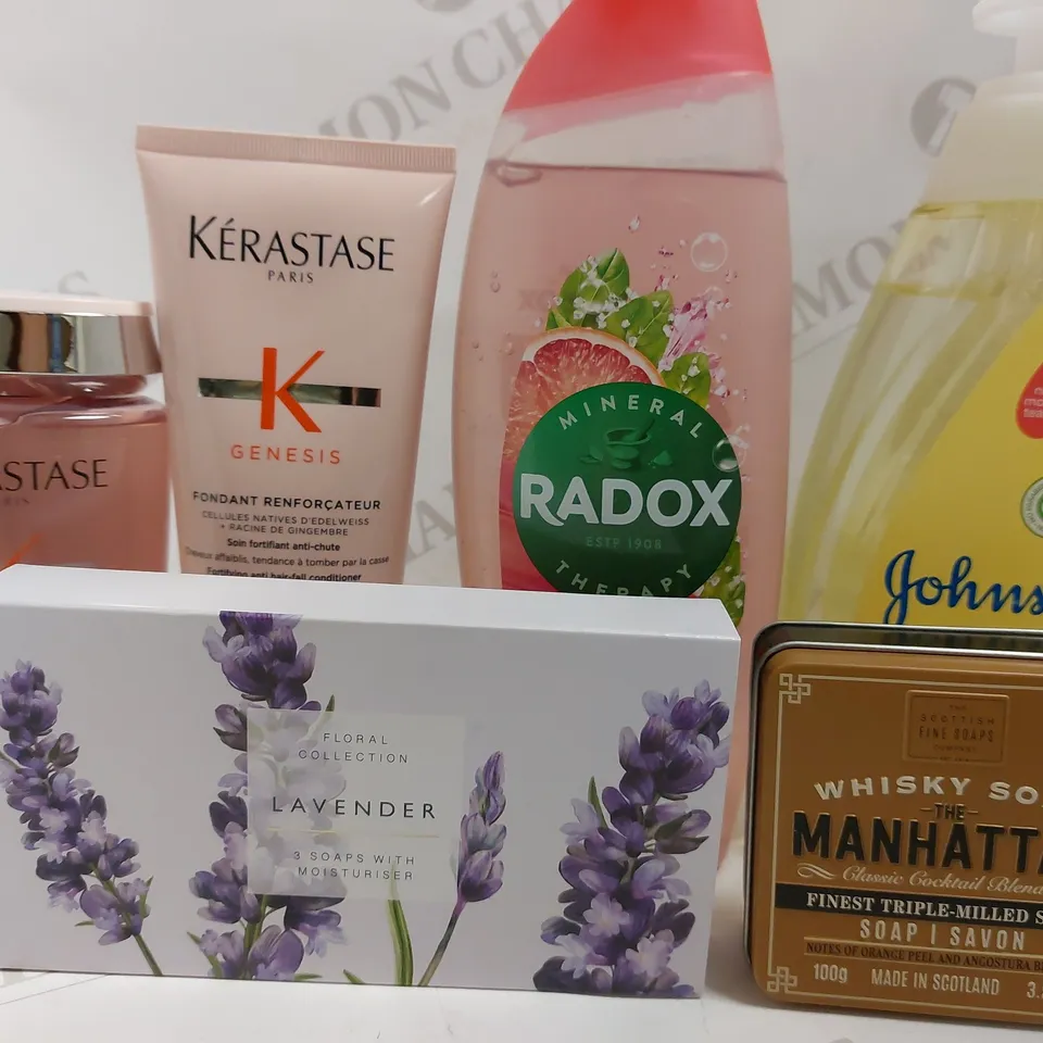 BOX OF APPROX 10 COSMETIC ITEMS TO INCLUDE KERASTASE ANTI HAIR FALL SHAMPOO AND CONDITIONER, WHISKY SOAP TRIPLE MILLED SOAP