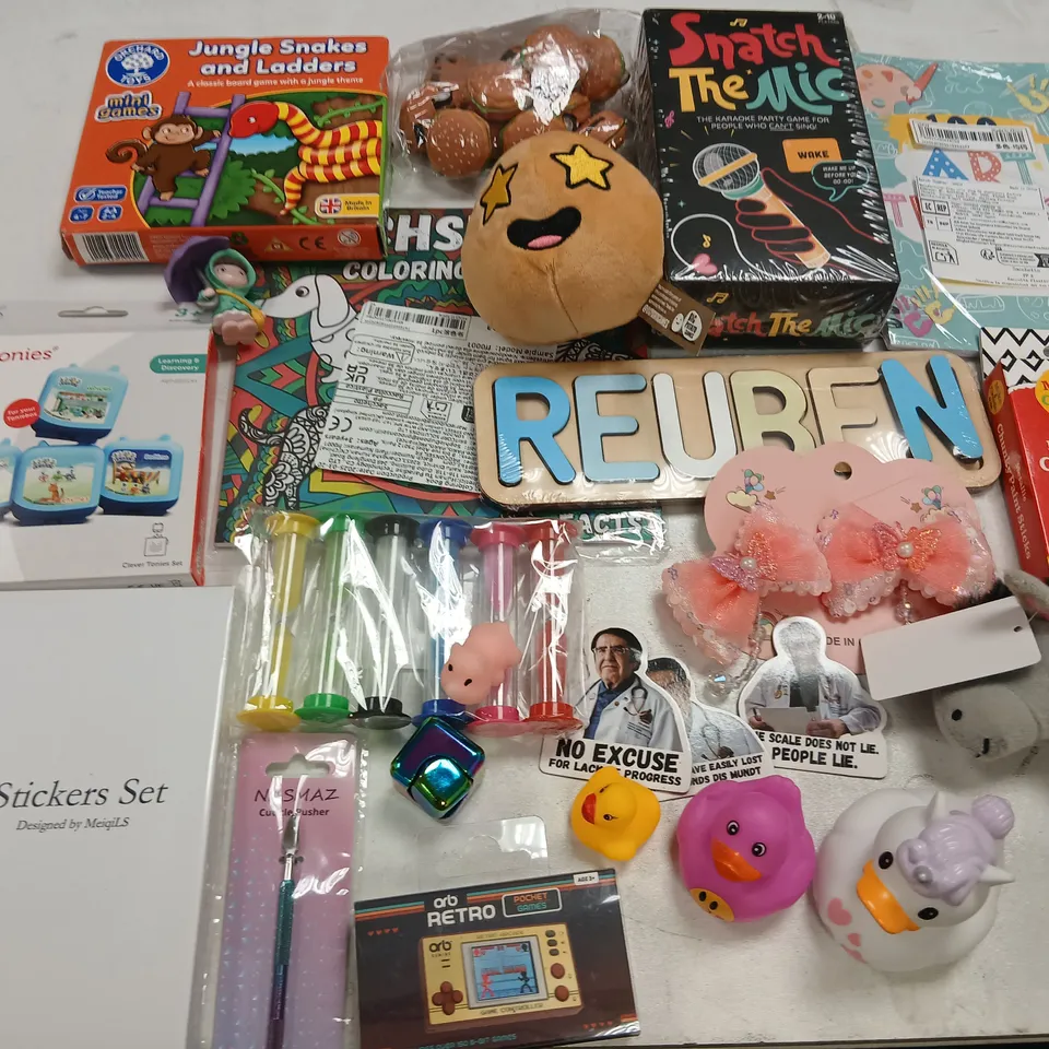ASSORTED ACCESSORIES TO INCLUDE; SNATCH THE MIC GAME, SOFT TOYS, BATH DUCKS, JUNGLE SNAKES AND LADDERS AND METALLIC CHUNKY PAINT STICKS