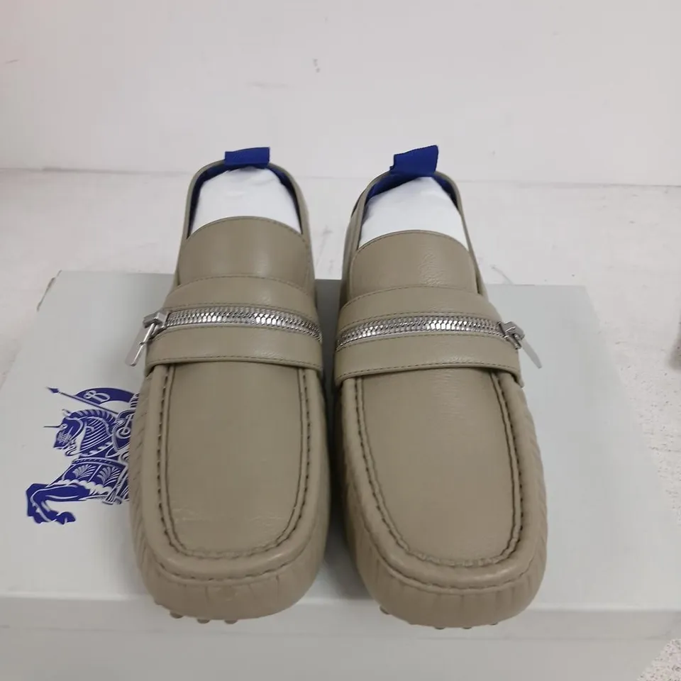 BURBERRY LEATHER LOAFERS – BEIGE, UK 7 (EUR 41)
