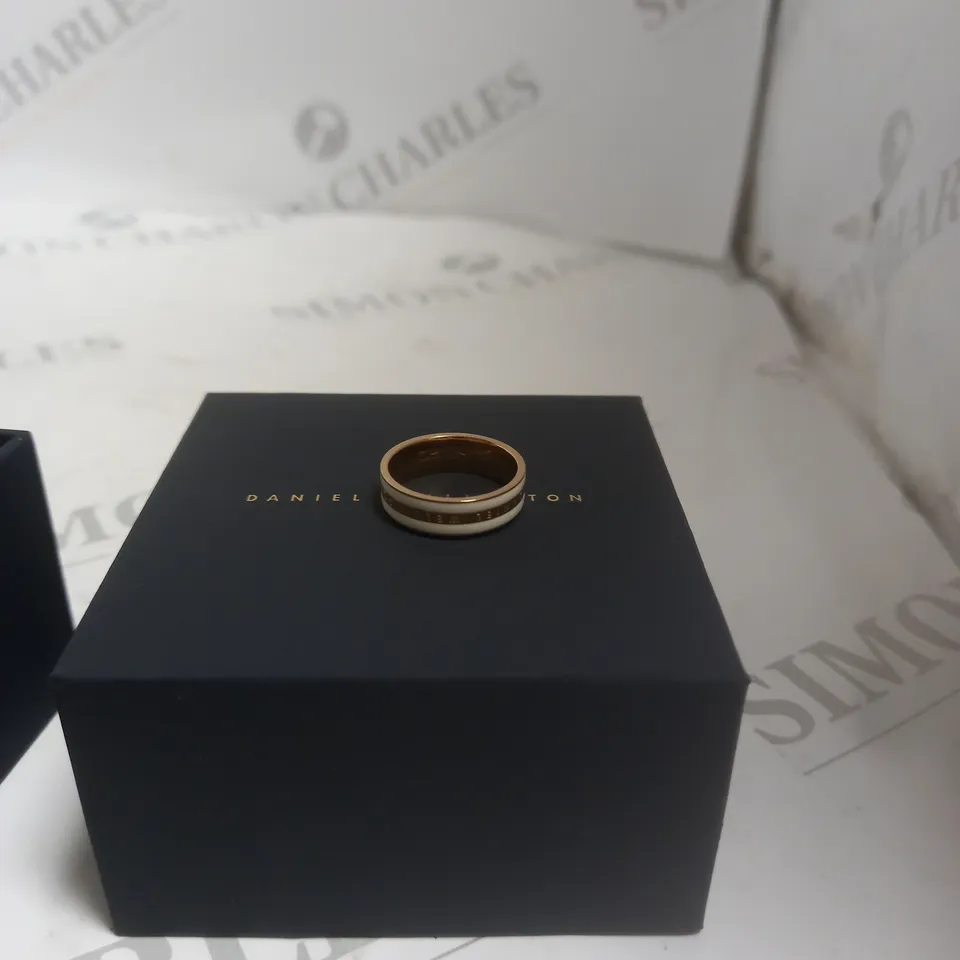 DANIEL WELLINGTON ROSE GOLD AND WHITE RING