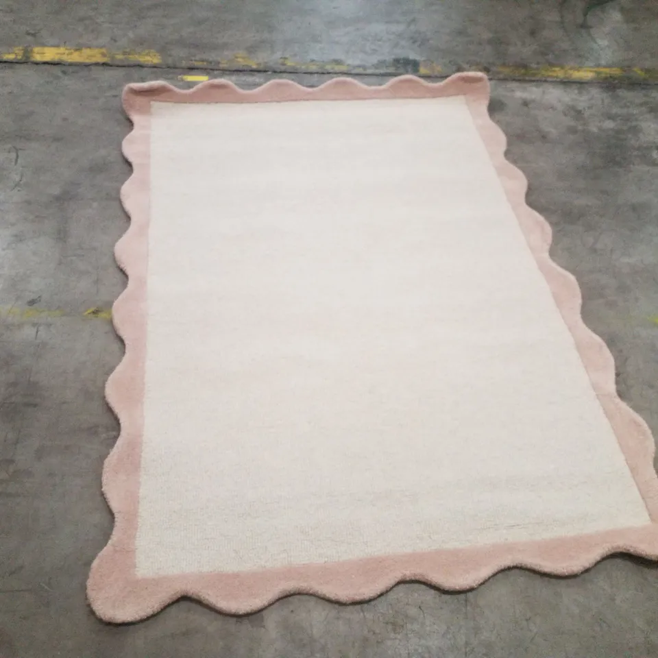 QUALITY DESIGNER AREA RUG - APPROXIMATELY 160X120CM