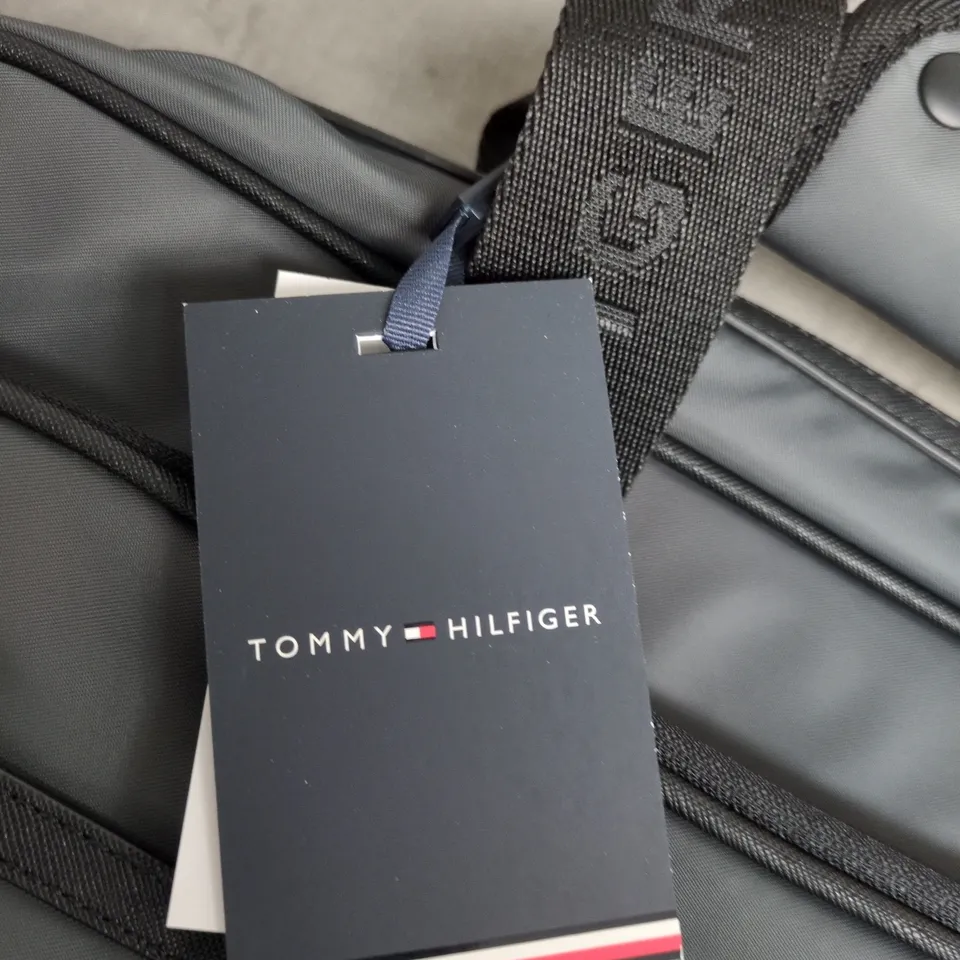 TOMMY HILFIGER LAPTOP BAG – GREY NYLON WITH BRANDING