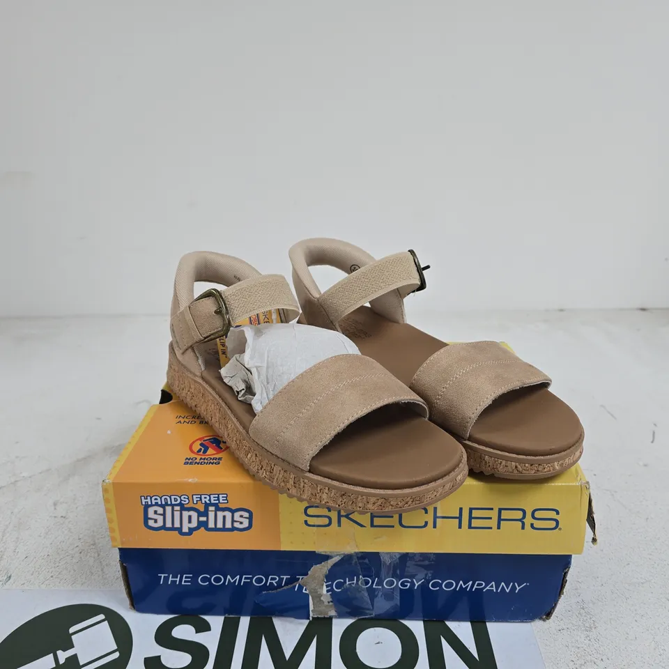 SKECHERS BOBS SUN CORK SANDALS SIZE 7 BOXED