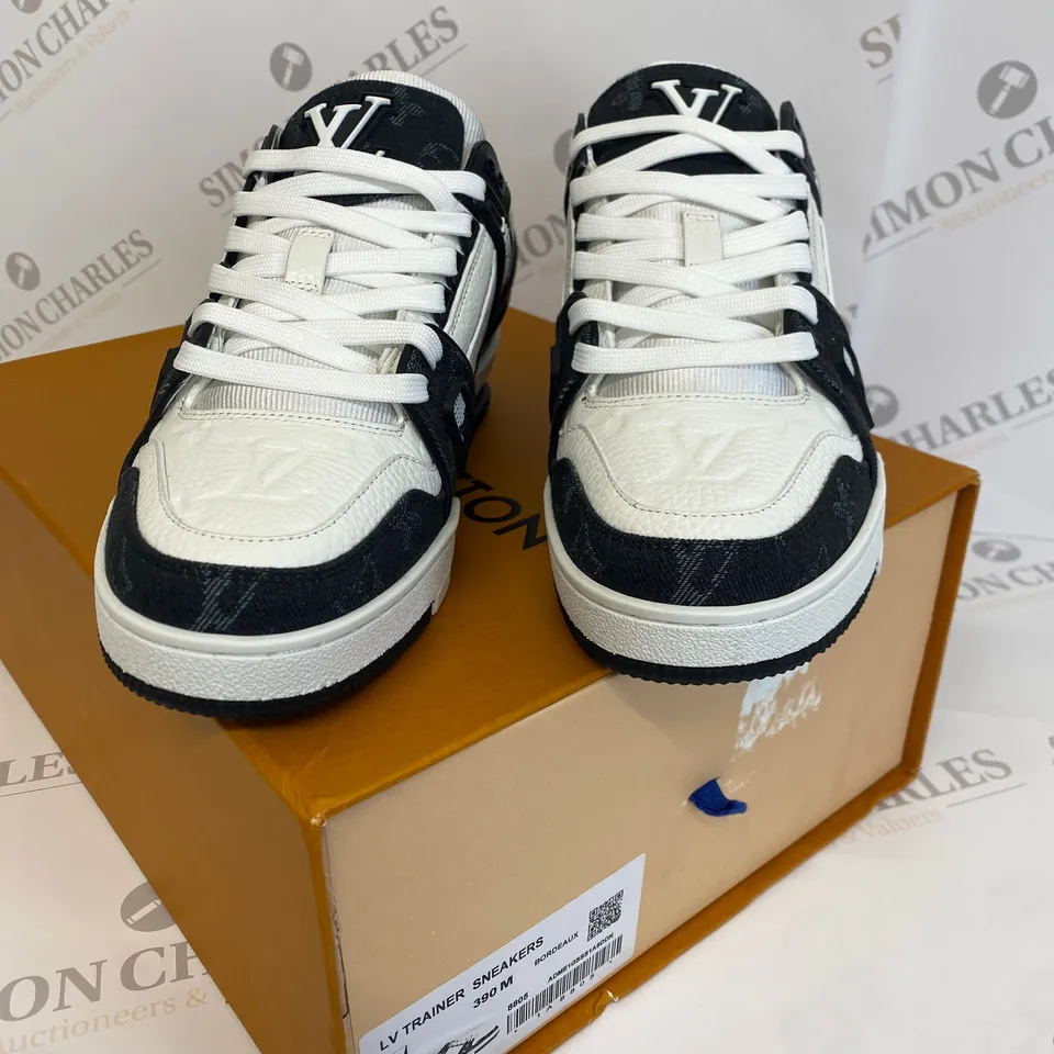 BOXED PAIR OF LOUIS VUITTON LV TRAINERS SIZE 39