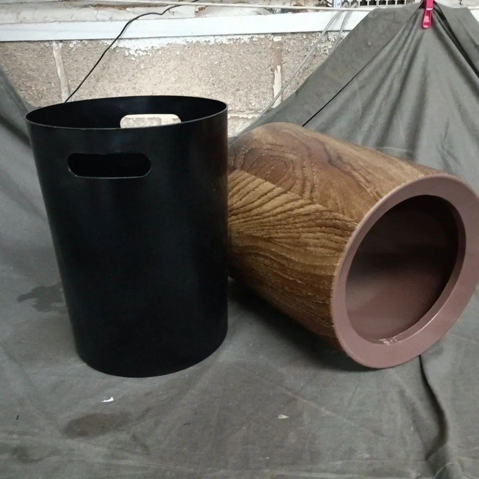 UNBRANDED SMALL PLASTIC CYLINDRICAL BIN W. WOOD EFFECT COVER AND LID