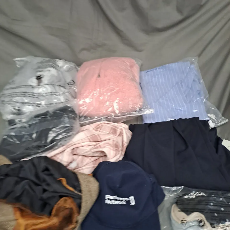 BOX OF ASSORTED CLOTHING ITEMS IN VARIOUS COLOURS, SIZES AND STYLES