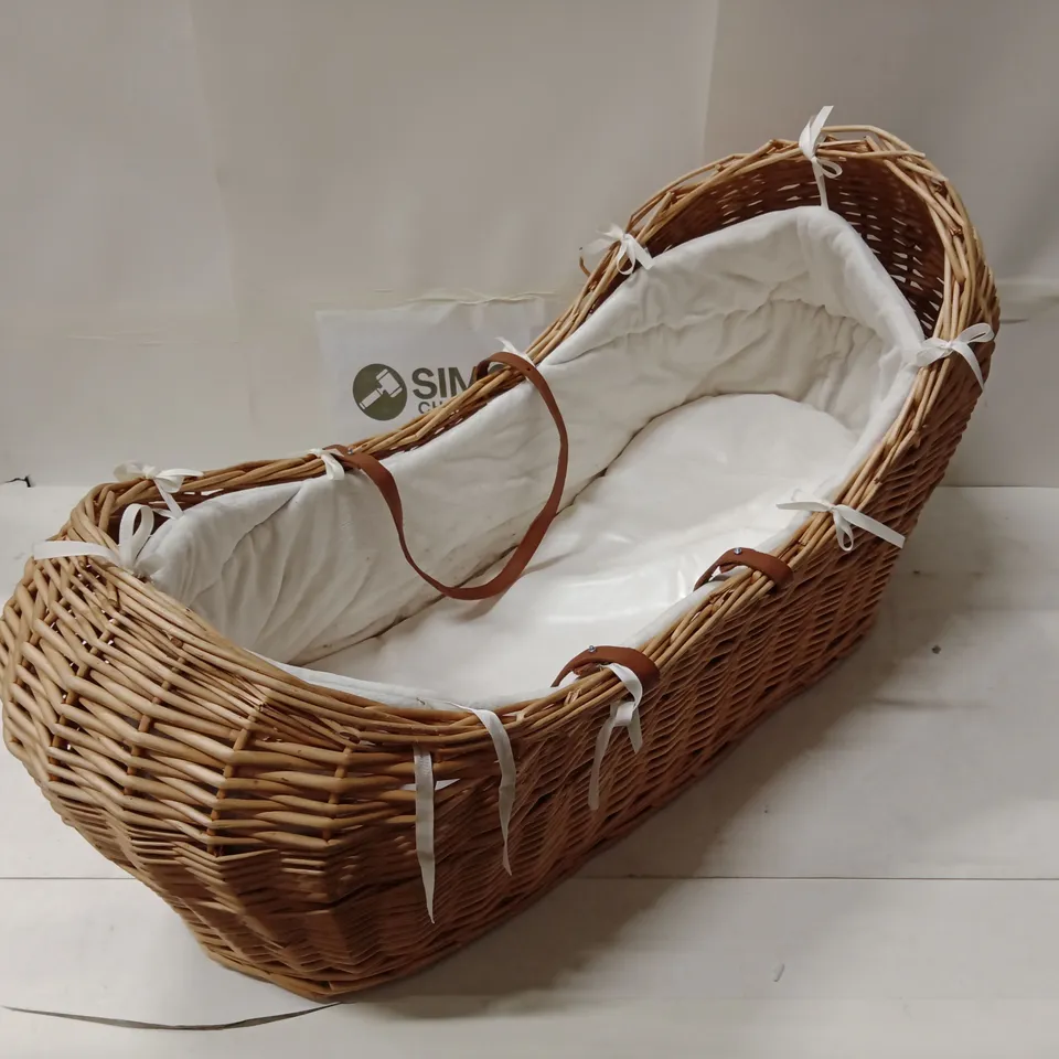 WOVEN WICKER BABY BASSINET WITH WHITE FABRIC LINING