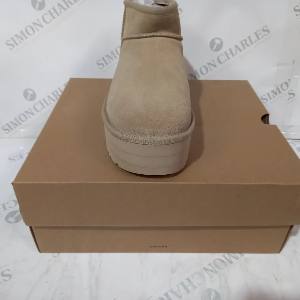 BOXED PAIR OF UGG CLASSIC ULTRA MINI PLATFORM SHOES IN TAN UK SIZE 6