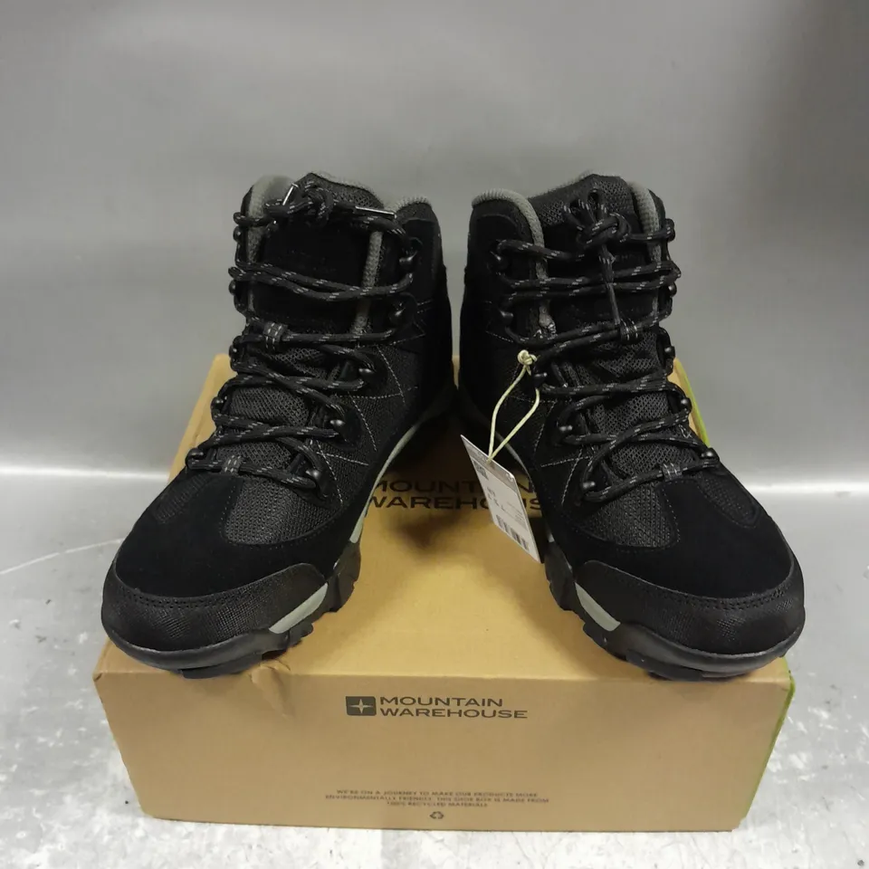 BOXED PAIR OF MOUNTAIN WAREHOUSE TRAIL KIDS WATERPROOF HIKING BOOTS IN BLACK SIZE UK 5