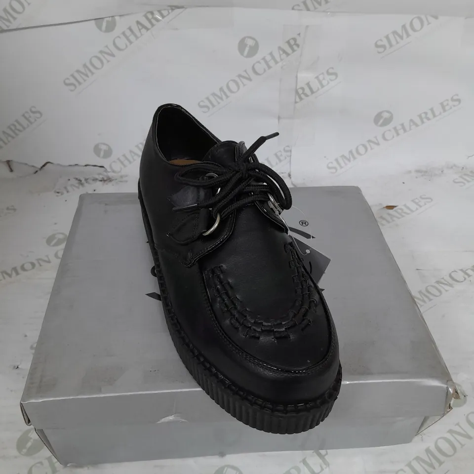 BOXED PAIR OF CASANDRA PLATFORM FLAT SHOES IN BLACK LEATHER SIZE 7