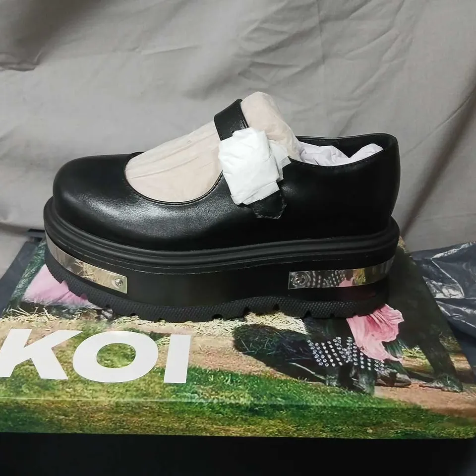 BOXED KOI NIGHTFALL HARDWARE PLATFORM MARY JANE'S IN BLACK SIZE 3