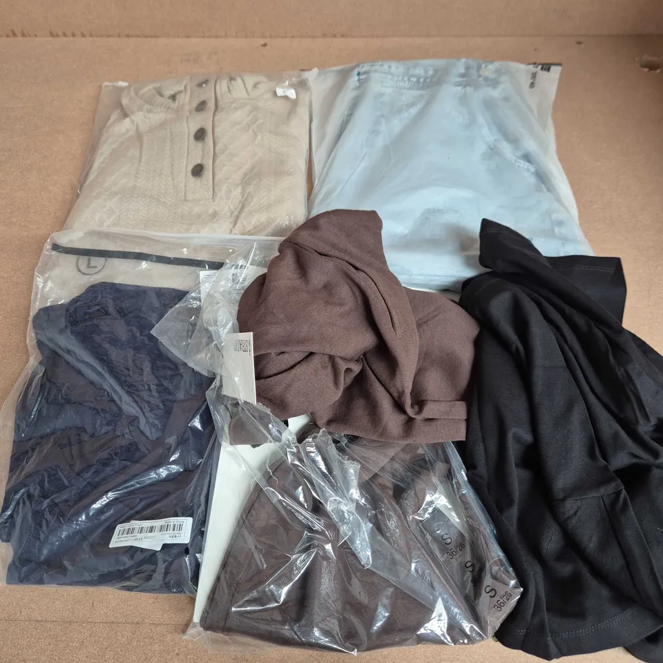 APPROXIMATELY 40 ASSORTED CLOTHING ITEMS IN VARIOUS SIZES, STYLES & COLOURS TO INCLUDE BRANDS SUCH AS STRADIVARIUS, HUEL, MUSERA, ETC - COLLECTION ONLY