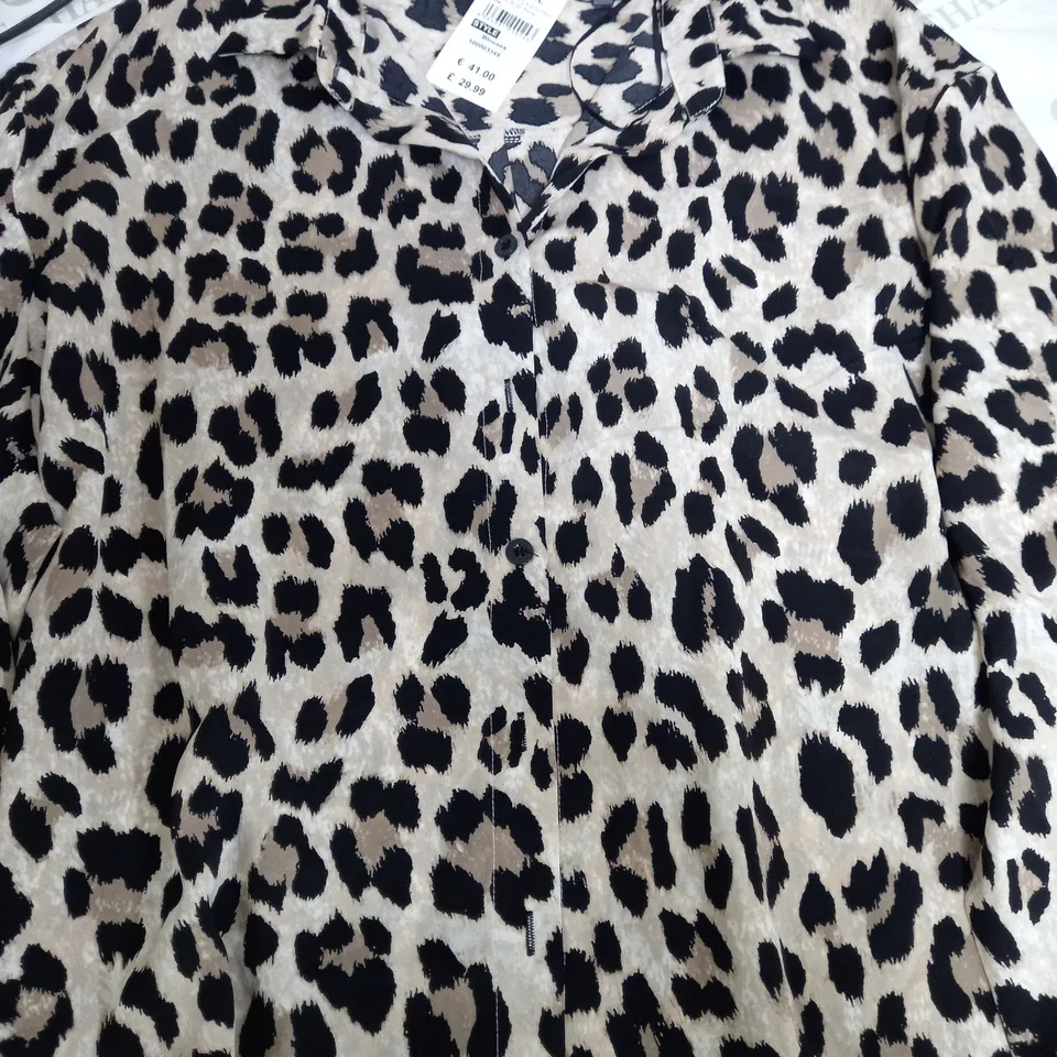 QED LONDON POLY LEO COLOUR OVERSIZED BLOUSE - M/L