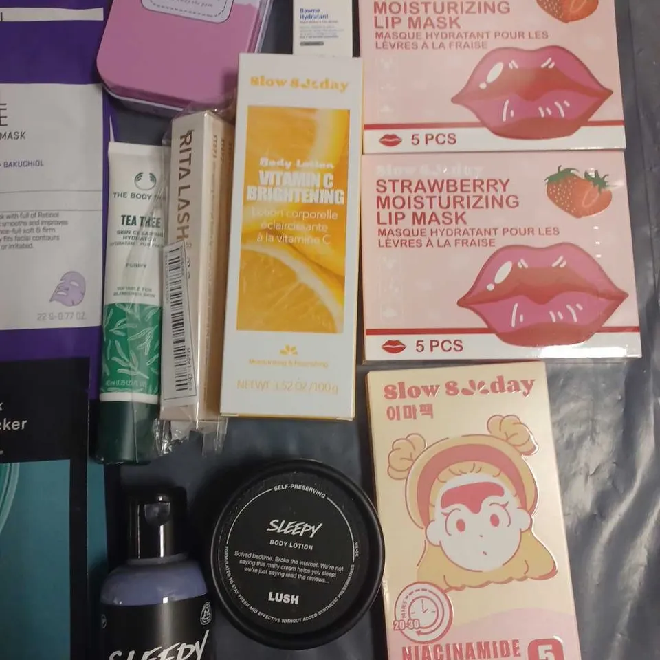 LOT OF APPROXIMATELY 20 ASSORTED HEALTH & BEAUTY ITEMS TO INCLUDE CARE MASKS, SHOWER DRESS AND BODY LOTION