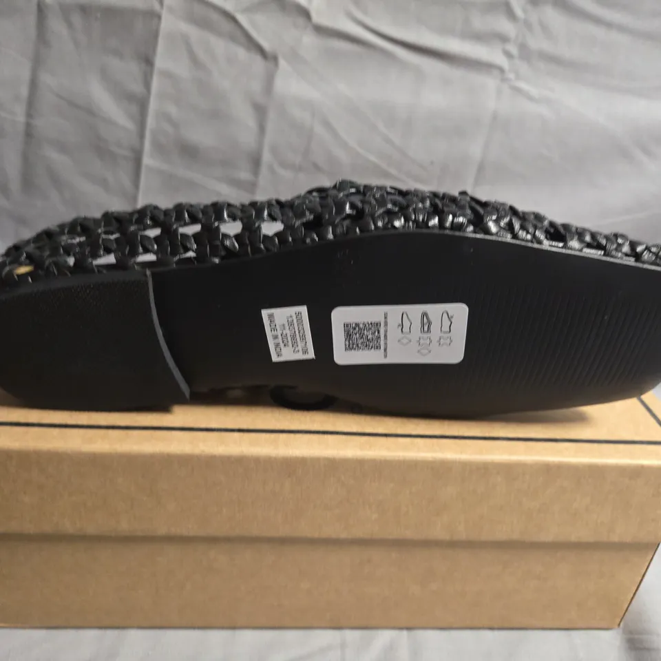 BOXED PAIR OF ASOS LYSANDRA LEATHER SHOES - UK SIZE 3