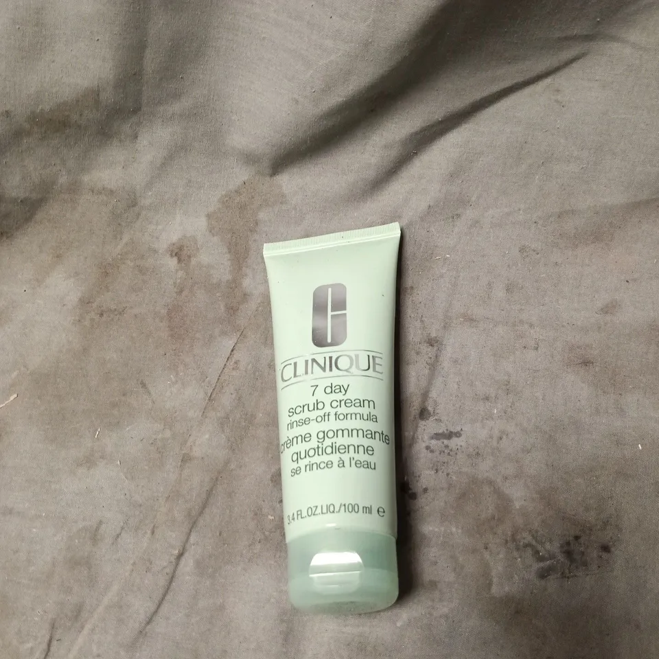 CLINIQUE 7 DAY SCRUB CREAM – RINSE-OFF FORMULA, 100 ML UNBOXED