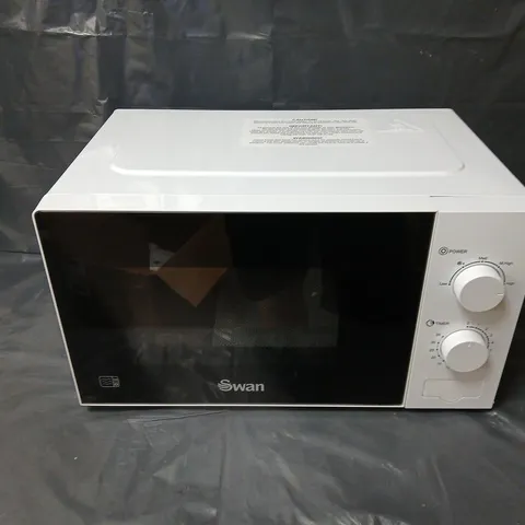 BOXED SWAN 20L 700W MANUAL MICROWAVE IN WHITE - COLLECTION ONLY