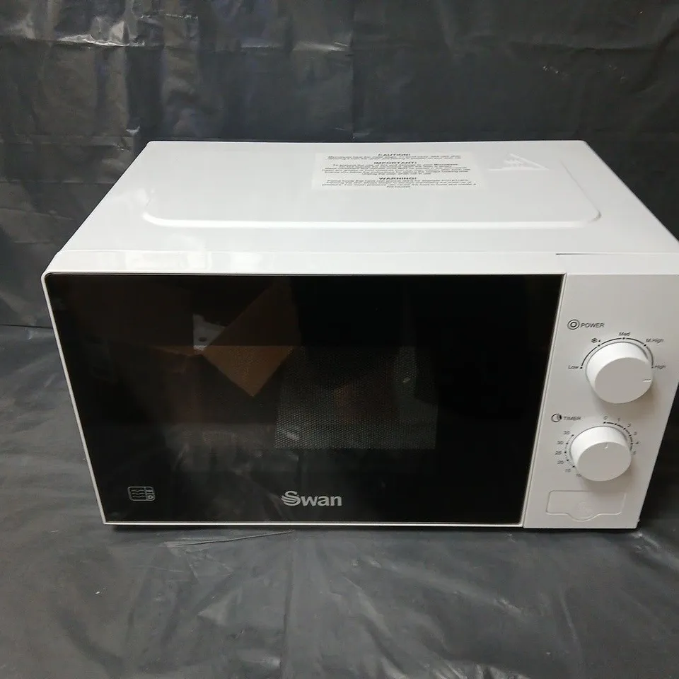 BOXED SWAN 20L 700W MANUAL MICROWAVE IN WHITE - COLLECTION ONLY