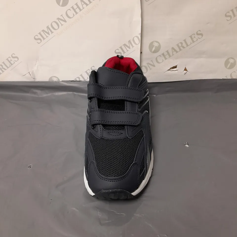 UNBRANDED MENS DARK BLUE TRAINERS SIZE 8