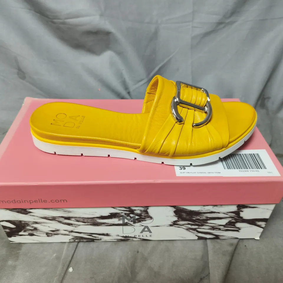 MODA IN PELLE ORGANITA YELLOW LEATHER SLIP-ON FLAT SANDAL – UK 6 (EU 39)