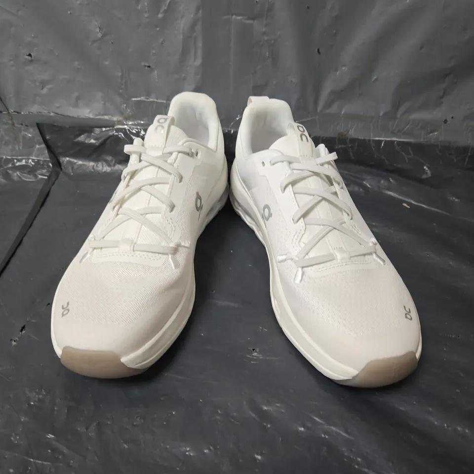 UNBOXED PAIR OF ON CLOUDLEAP TRAINERS IN WHITE - UK Y5
