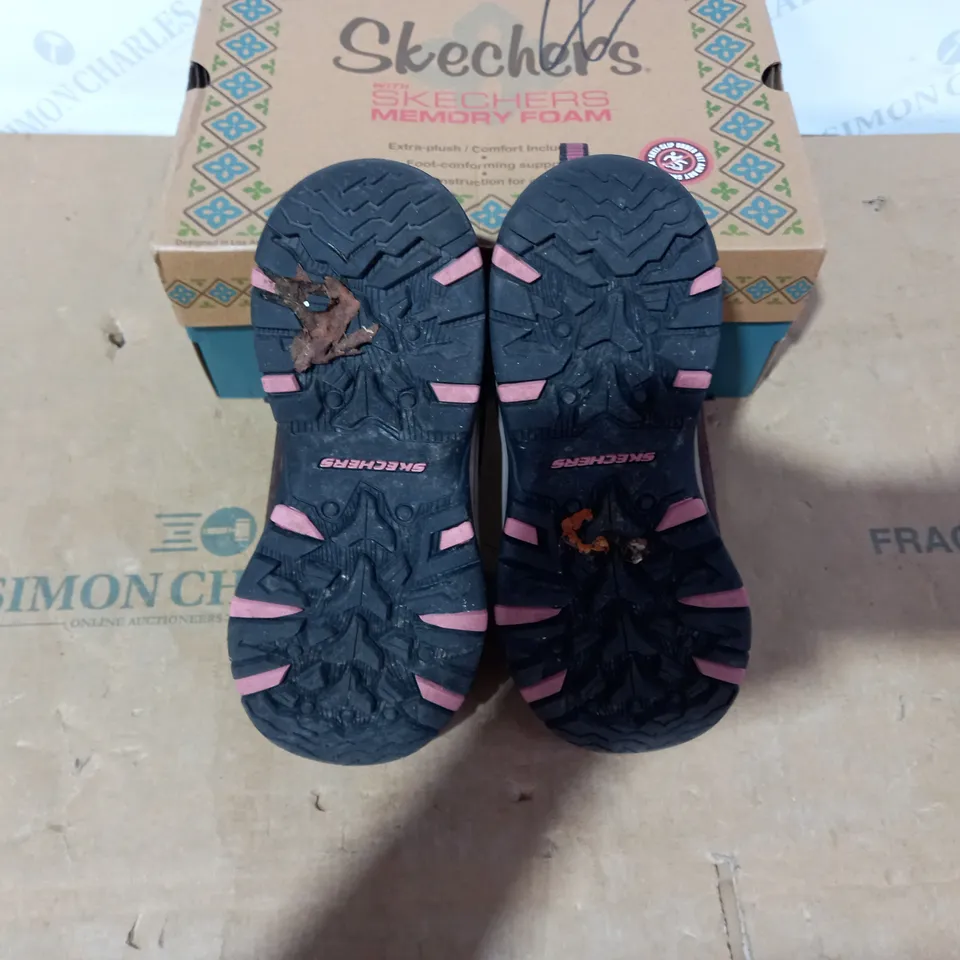 BOXED PAIR OF SKECHERS BOOTS - SIZE 3.5