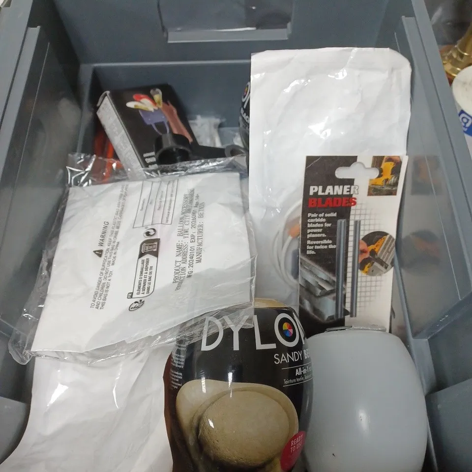 BOX OF APPROXIMATELY 20 ASSORTED HOUSEHOLD ITEMS TO INCLUDE BIRTHDAY SASH AND TIARA, FABRIC DYE AND DRILL BITS 