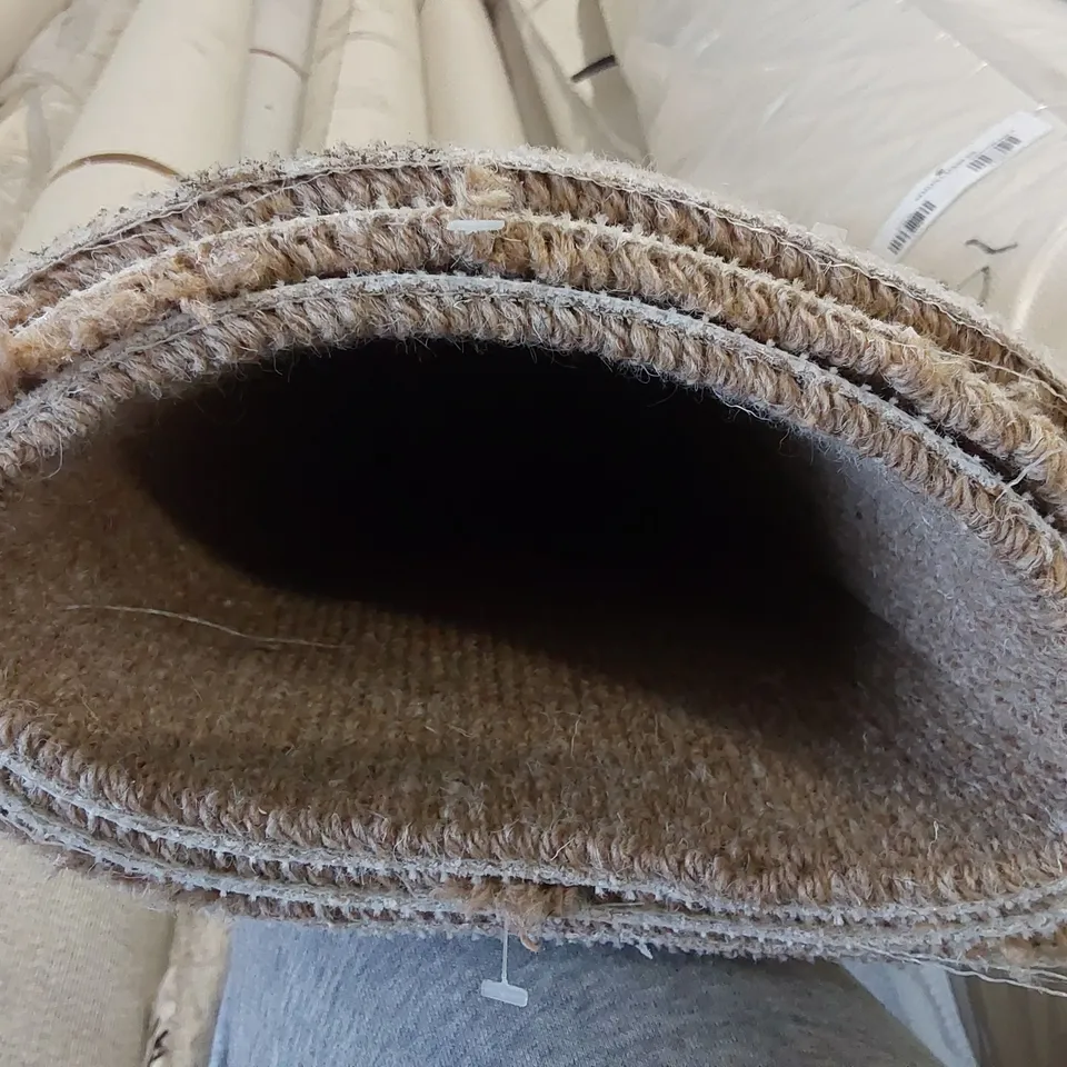 ROLL OF QUALITY CARPET - APPROXIMATELY 4 x 1.65m