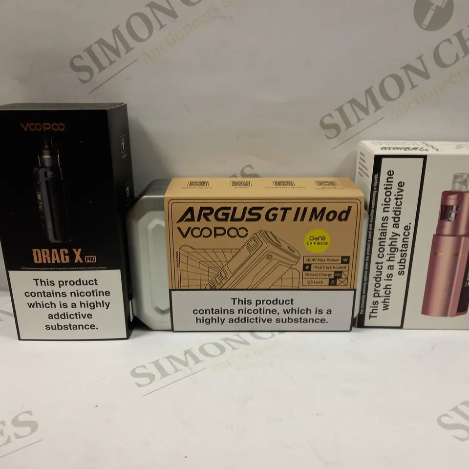 BOX OF APPROXMATELY 30 E-CIGARETTES AND LIQUIDS TO INCLUDE INNOKIN COOLFIRE Z50 ZLIDE, VOOPOO ARGUS GT II MOD, VOOPOO DRAG X PRO, ETC