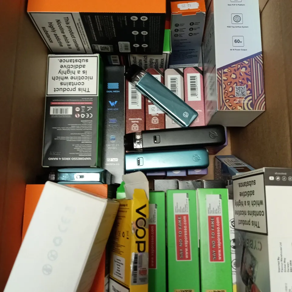 APPROXIMATELY 15 ASSORTED E-CIGARETTE PRODUCTS TO INCLUDE - VOOPOO, FREEMAX, GEEKVAPE ETC 