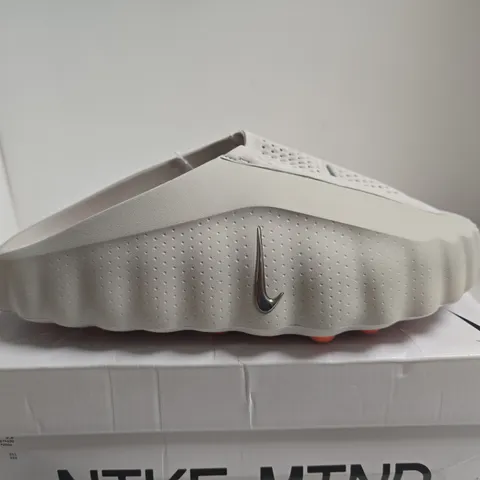 BOXED PAIR OF NIKE MIND 001 SNEAKERS – LIGHT SMOKE GREY/CHROME, UK 11