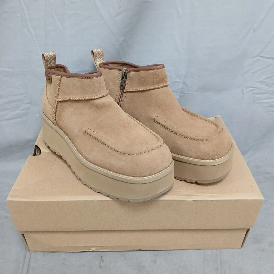 BOXED PAIR OF UGG SIDE ZIP SHOES - 5