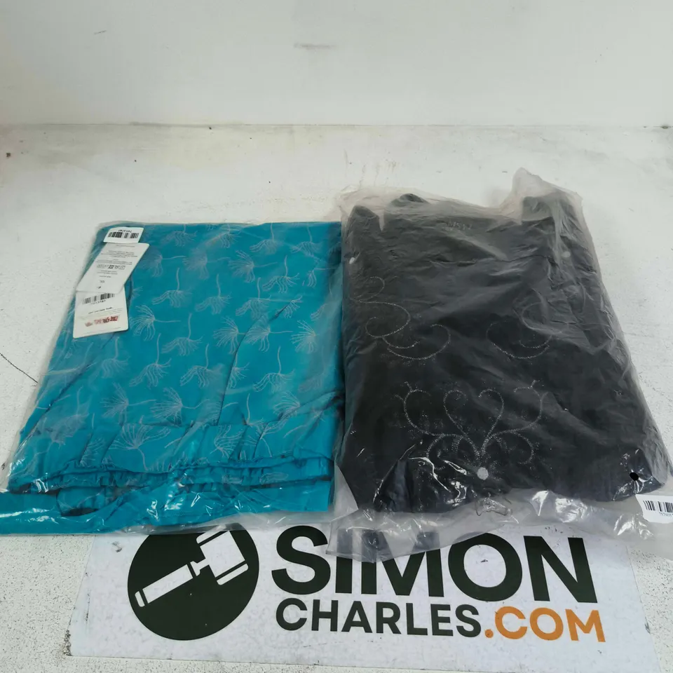 APPROXIMATELY 30 ASSORTED WOMENS CLOTHING ITEMS IN VARIOUS SIZES & STYLES