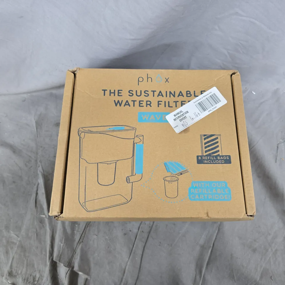 PHOX THE SUSTAINABLE WATER FILTER WAVE – BOXED WITH CARTRIDGE (8 REFILL BAGS INCLUDED)