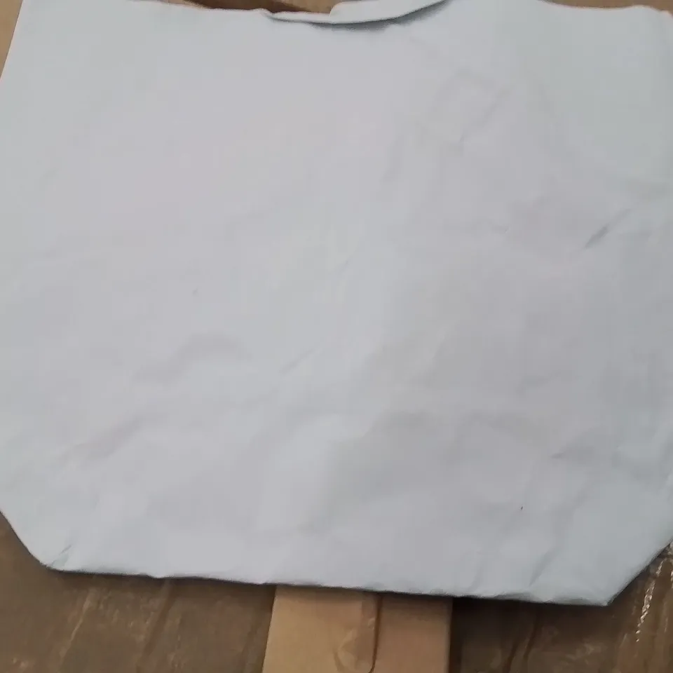 PALLET CONTAINING APPROXIMATELY 2500 WASHABLE PAPER BAGS