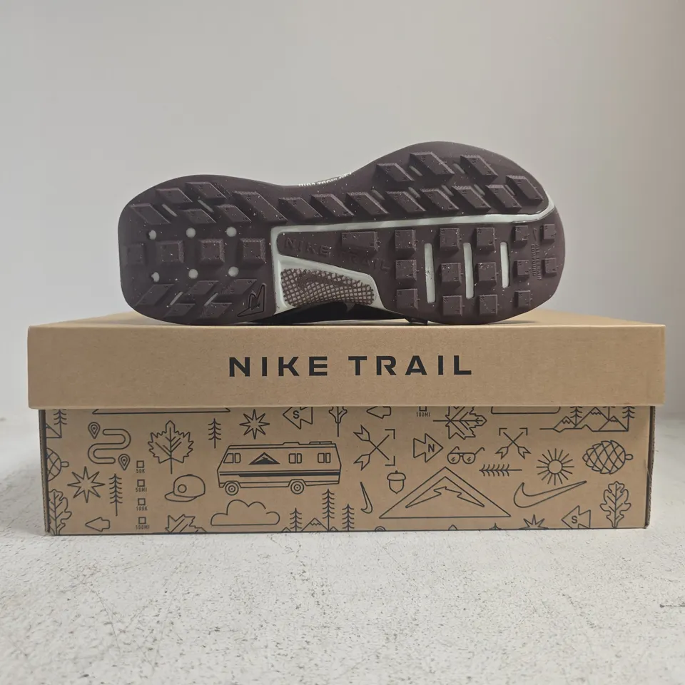 BOXED PAIR OF NIKE JUNIPER TRAIL 3 TRAINERS IN LILAC SIZE UK 3