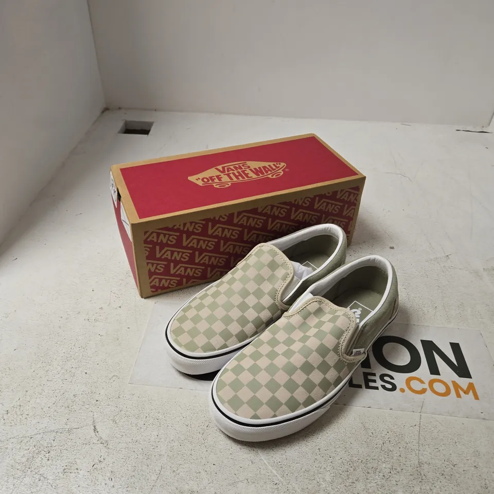 VANS CLASSIC SLIP-ON SHOES – CHECKERBOARD SOFT SAGE, UK 6 (MEN'S)