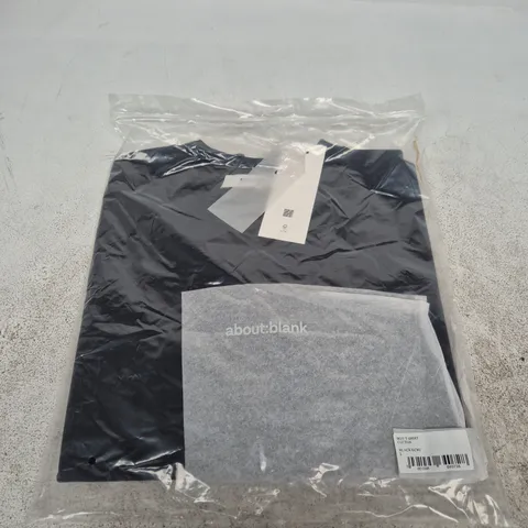 BAGGED ABOUT:BLANK BOX T-SHIRT - SIZE L