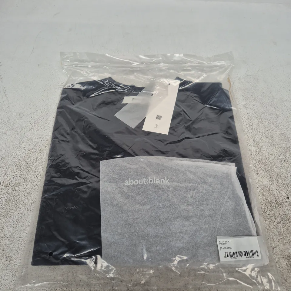 BAGGED ABOUT:BLANK BOX T-SHIRT - SIZE L