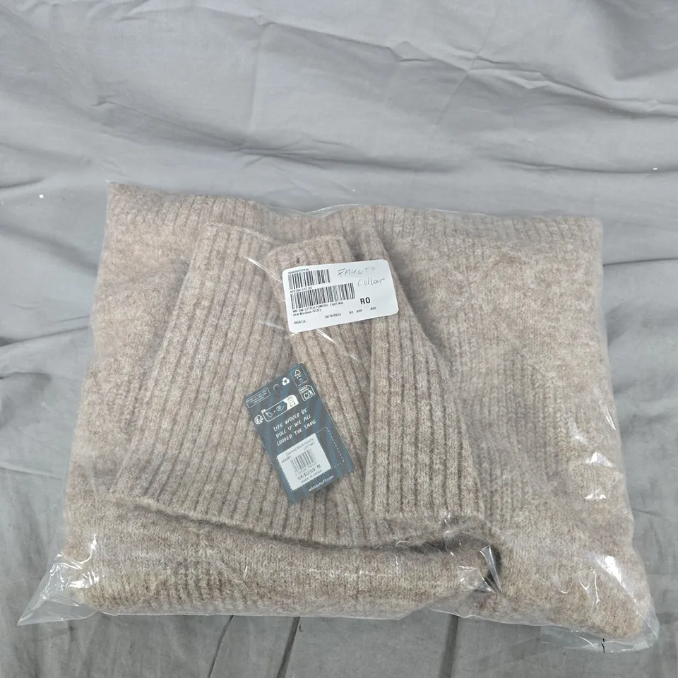 WHITE STUFF DIAMOND STITCH PONCHO WITH DETACHABLE SNOOD - M