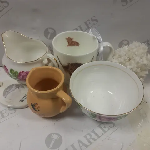 LOT OF APPROXIMATELY 5 ASSORTED HOUSEHOLD ITEMS TO INCLUDE ROYAL VALE SUGAR BOWL, THE GLENMORANGIE MILK JUG, DESIGNER CORAL ORNAMENT, ETC