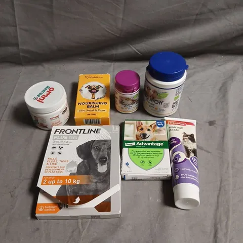 APPROXIMATELY 25 ASSORTED PET CARE PRODUCTS TO INCLUDE HAIRBALL PASTE, NOURISHING BALM, FRONTLINE ETC