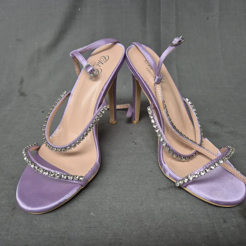 BOXED PAIR OF CHI CHI HIGH HEEL DIAMANTE OPEN TOE STRAPPY SANDALS IN LILAC SIZE 4